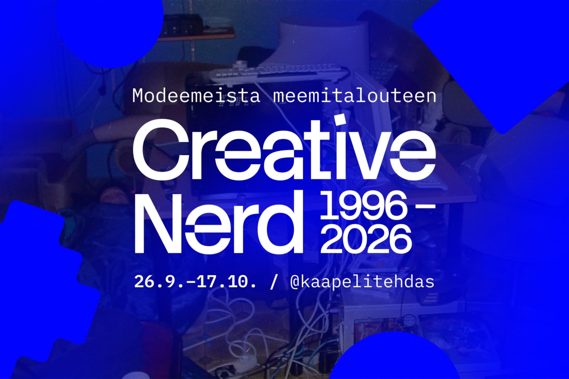 Creative Nerd -näyttelyn nimi sinisellä taustalla