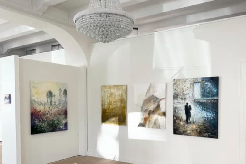 Paintings by Heidi Heinonen and Maj Sjö at the Between Earth and Sky exhibition at Gallery Dromig.