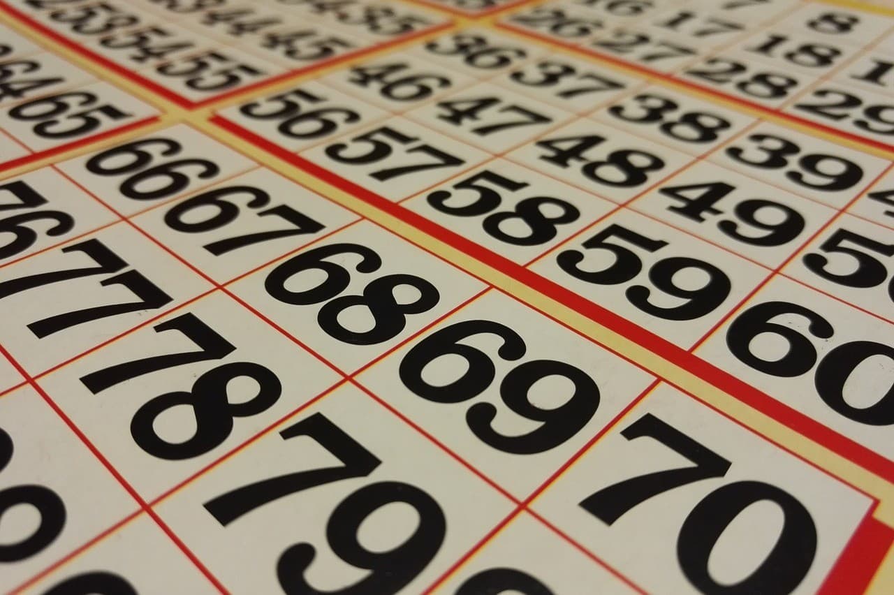kuva bingolaudan numeroista