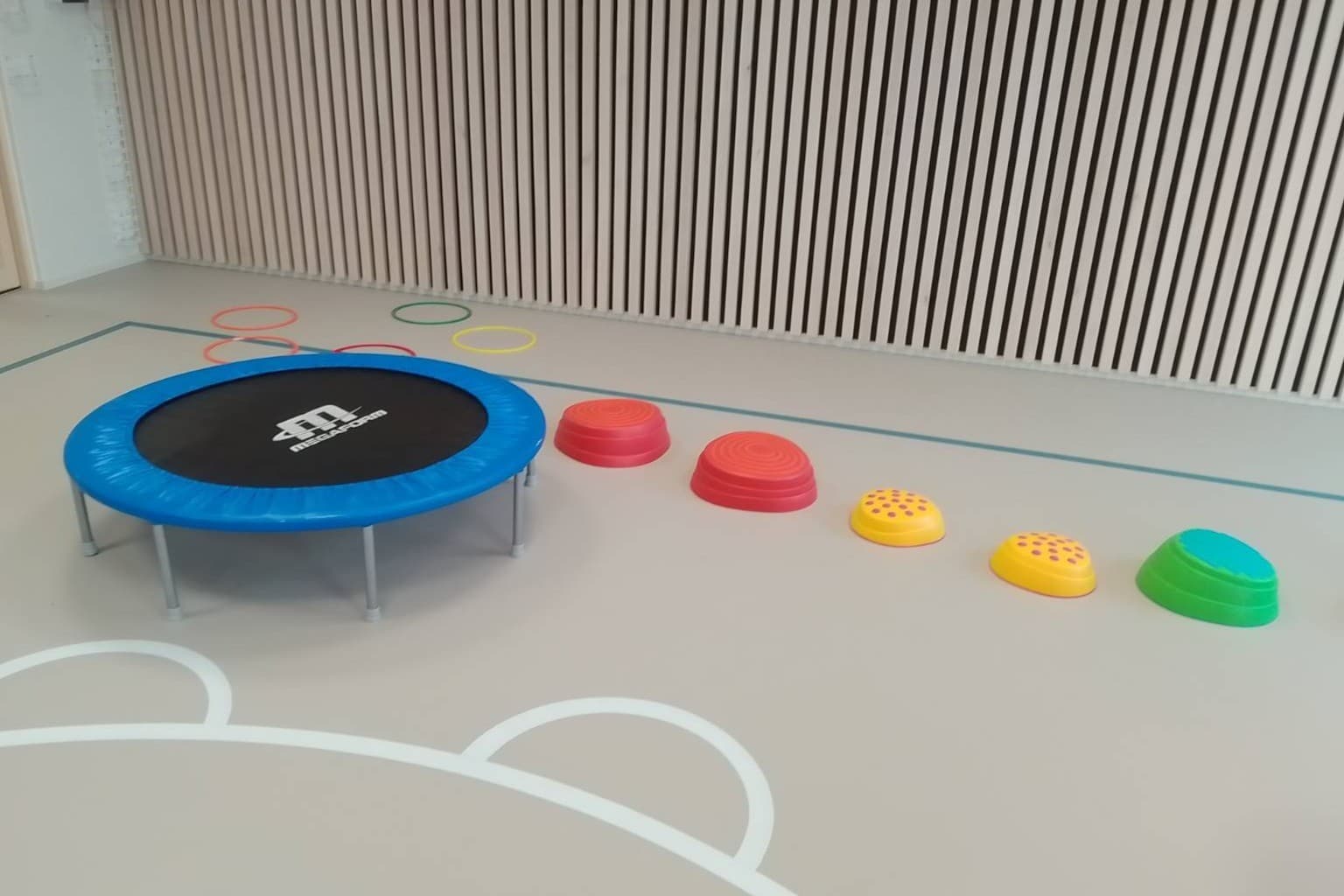 Taaperoaamu Torpparinmäen leikkipuistossa