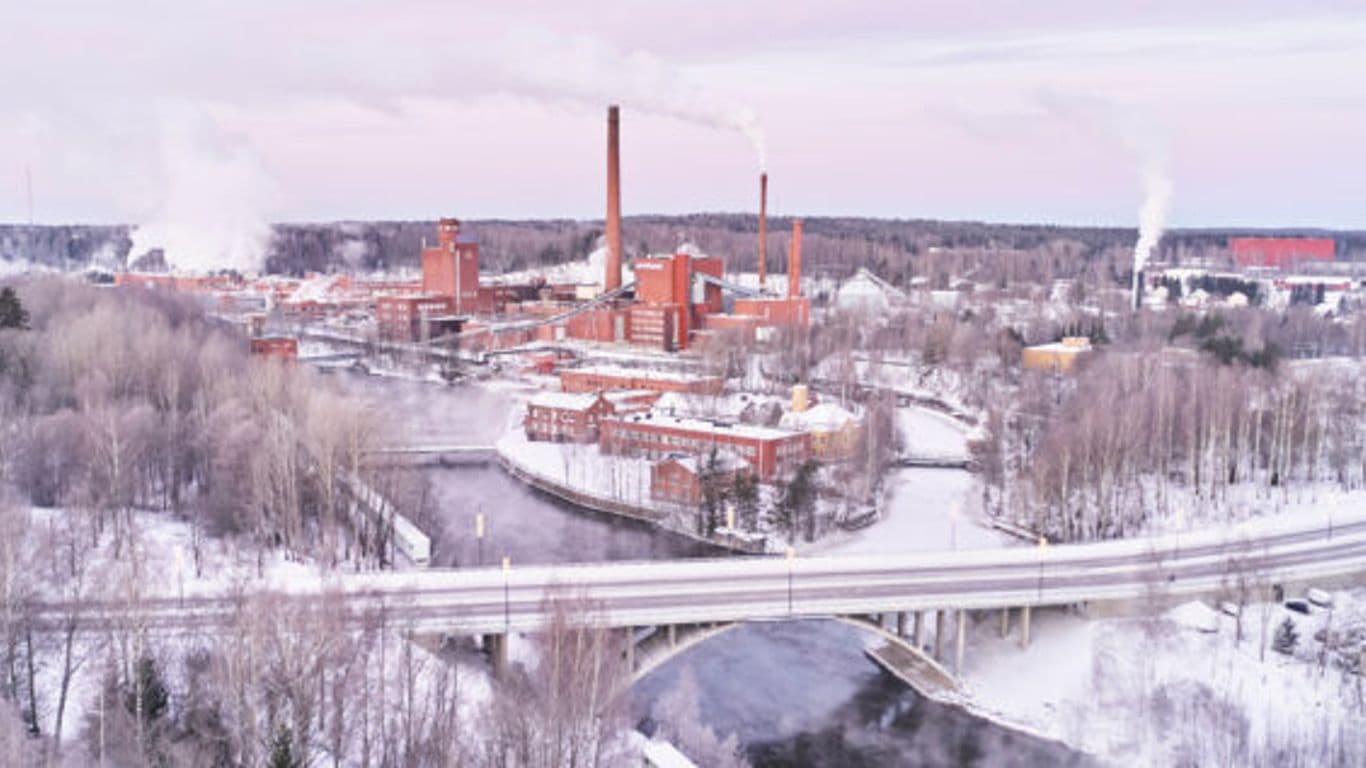 Talvinen kuva Nokialta, silta ja Tehdassaari