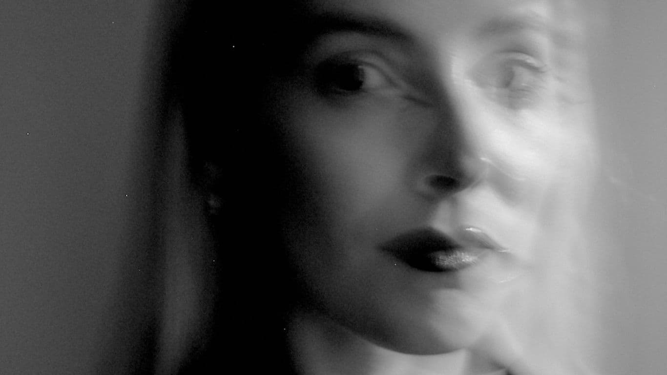 Taiteilijatapaaminen  : Jennifer Lipkin – Välimaa