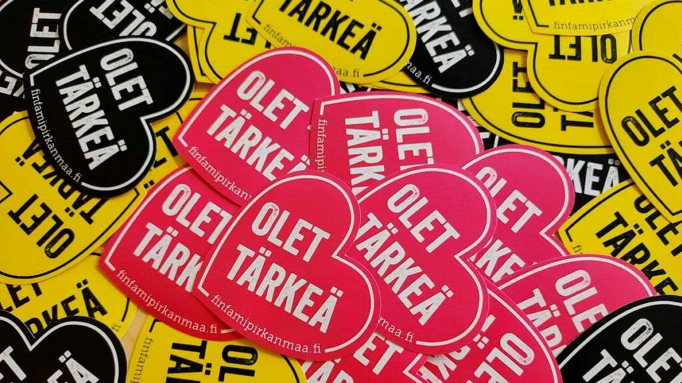 FinFami Pirkanmaan sydämen muotoisia tarroja, joissa lukee teksti "Olet tärkeä".