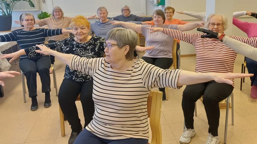 Tuolijumppaa Sydänyhdistyksen toimesta