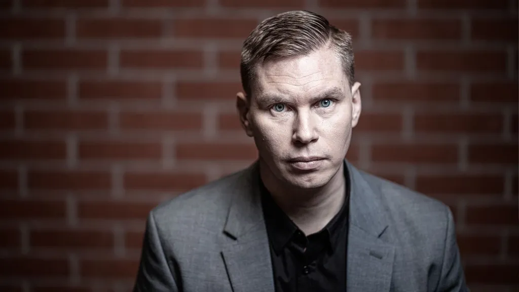 Kirjailijavieras Arttu Tuominen