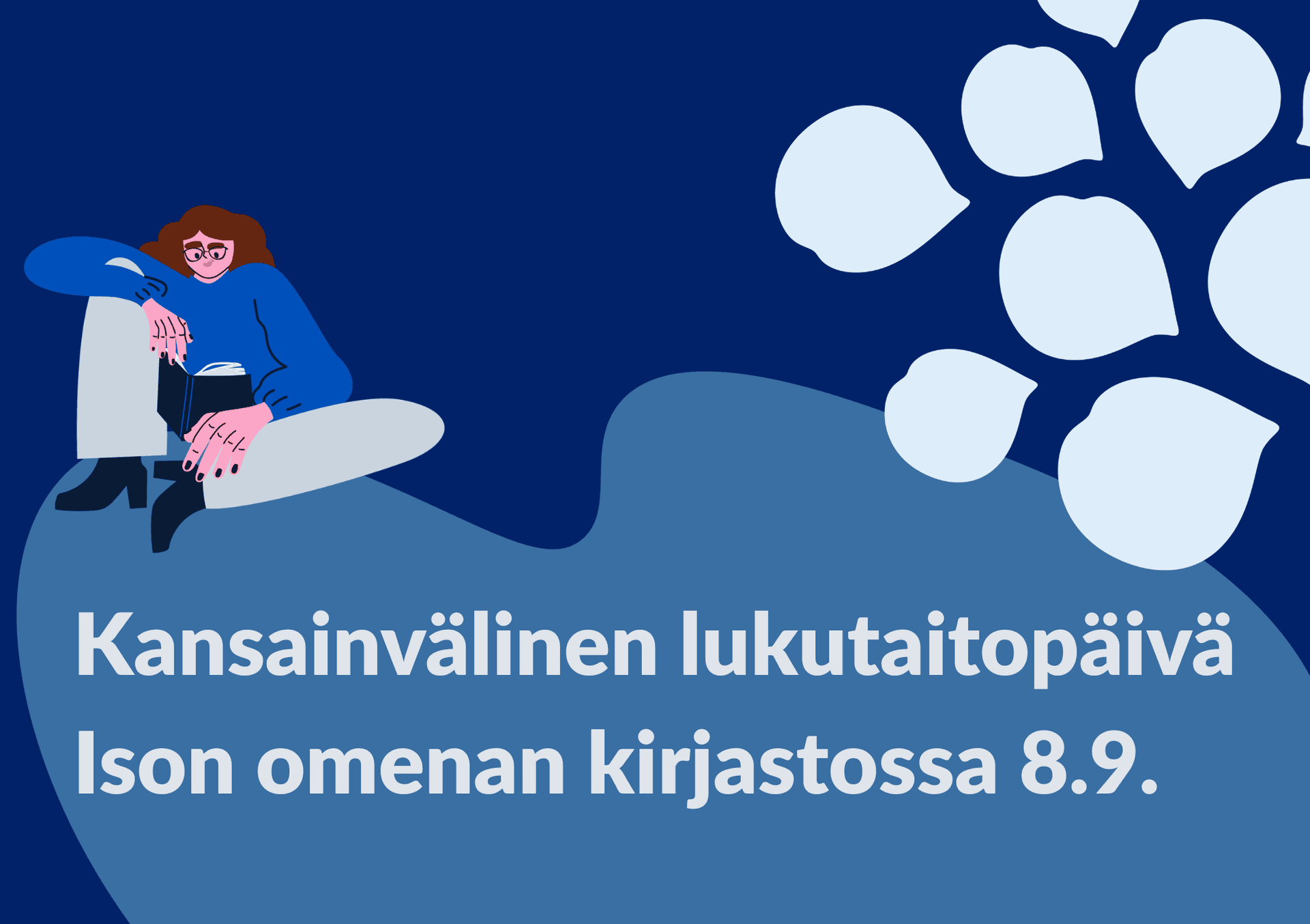 Tummansinisellä pohjalla vaalemman sininen täplä ja pieniä vaaleita kuplia. Istuva tyttö, joka lukee kirjaa. Teksti: Kansainvälinen lukutaitopäivä Ison omenan kirjastossa 8.9.