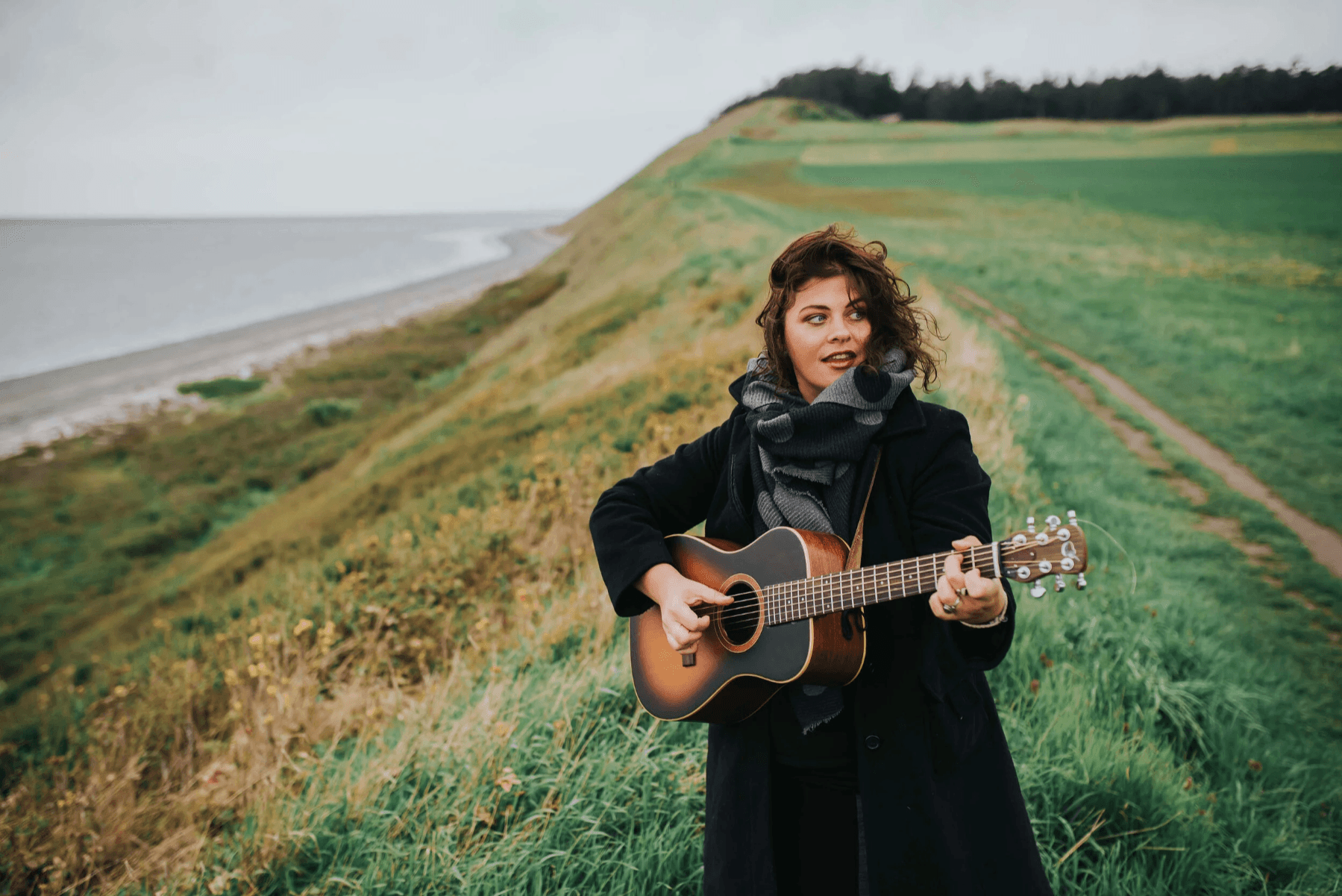 Musical Instruments of the World: Geneviève Andræssen (aka Juniper & The Wolf)